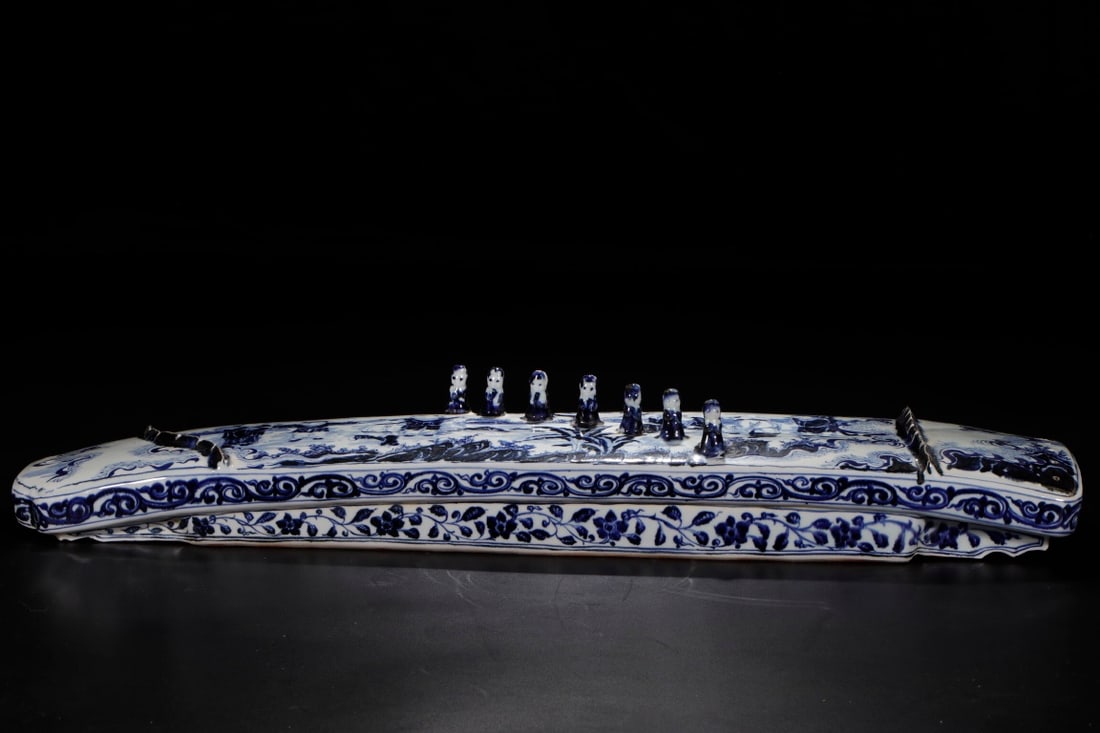 An Exquisite Blue and White Lotus Pattern Qin: An Exquisite Blue and White Lotus Pattern Qin,Ming Dynasty,China,Xuande Six-character Mark,Size:5.1inx33.5in 