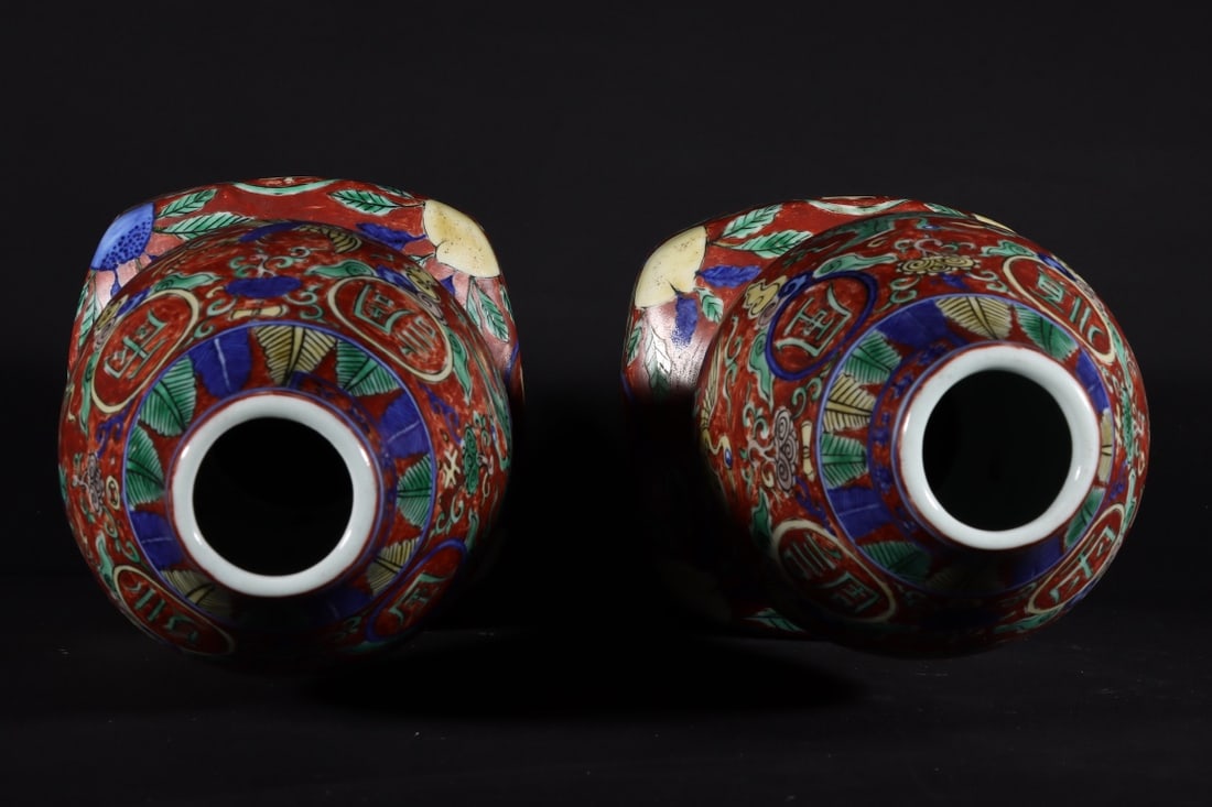 A Pair of Rare Red Ground Blue and White Flower and Phoenix Pattern Gourd-Shaped Vases - 4