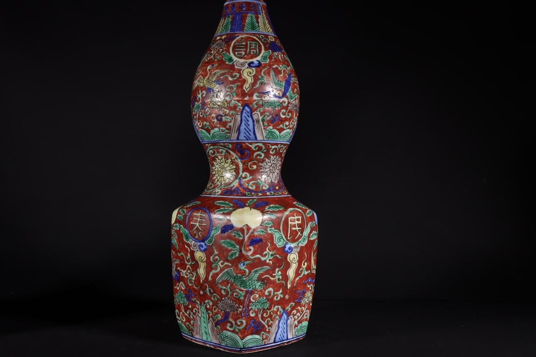 A Pair of Rare Red Ground Blue and White Flower and Phoenix Pattern Gourd-Shaped Vases - 5