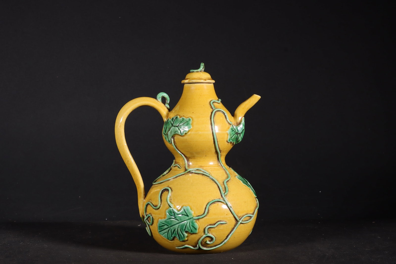 An Exquisite Yellow Glazed Lotus Pattern Gourd-Shaped Pot - 4