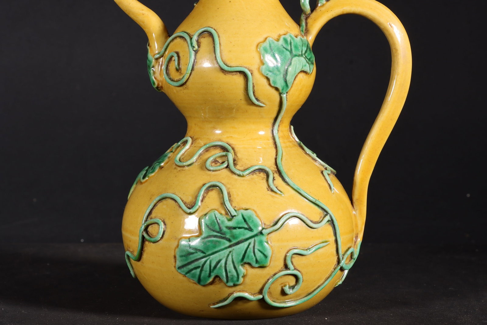 An Exquisite Yellow Glazed Lotus Pattern Gourd-Shaped Pot - 8
