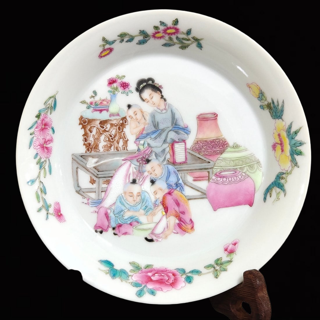 An Exquisite Famille-Rose Figure and Story Pattern Plate: An Exquisite Famille-Rose Figure and Story Pattern Plate,Qing Dynasty,China,Yongzheng Six-Character Mark,Size:1.3inx5.8in 