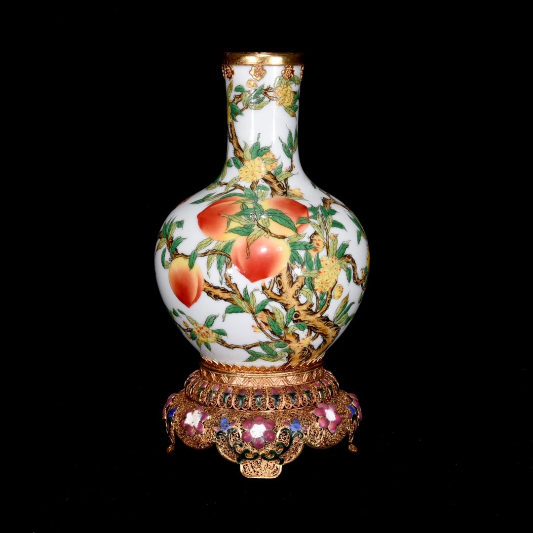 An Exquisite Cloisonne Bats and Peach Pattern Vase: An Exquisite Cloisonne Bats and Peach Pattern Vase,Qing Dynasty,China,Yongzheng Four-Character Mark,Size:11.2inx6.1in 