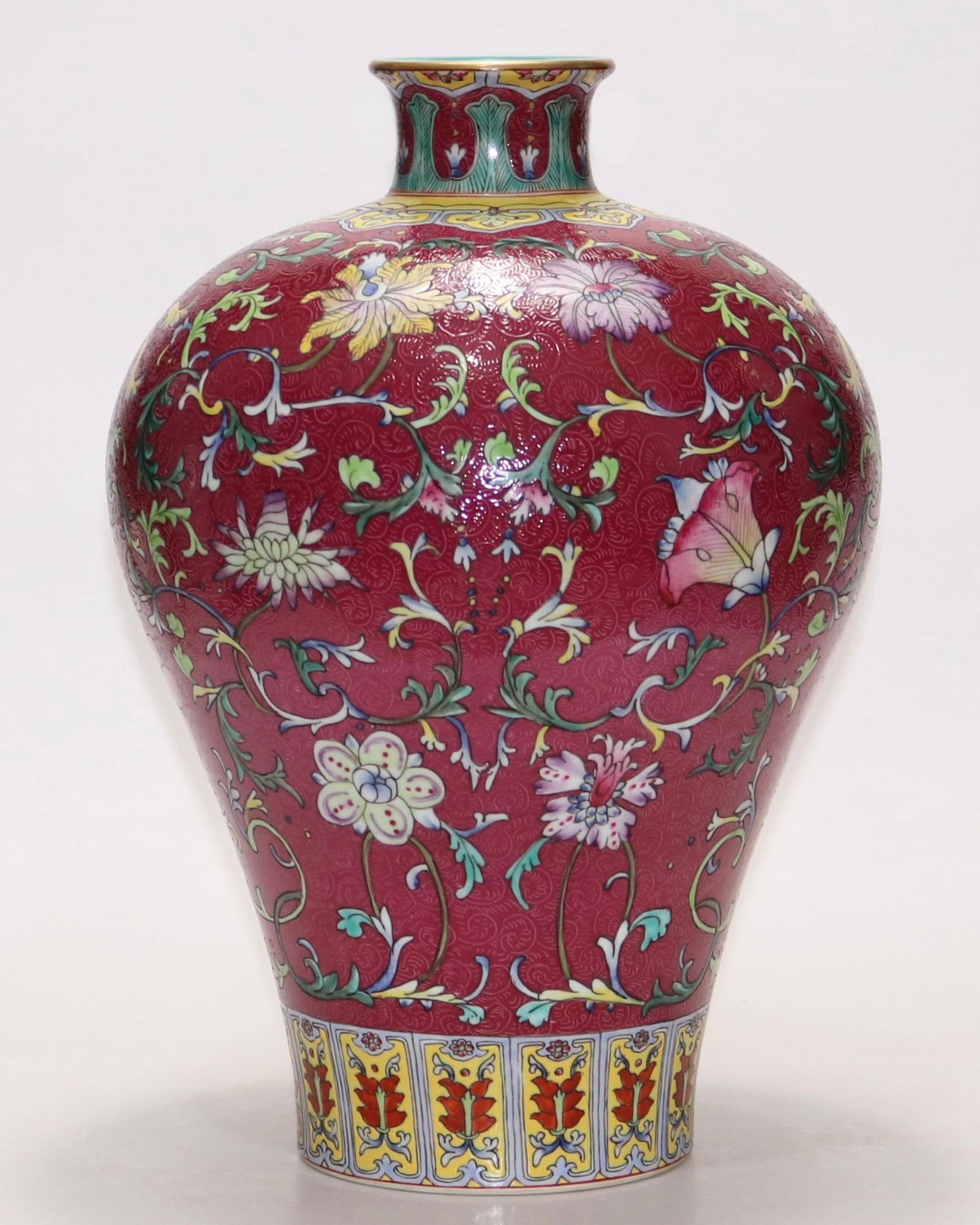 An Exquisite Ruby Red-Glazed Lotus Pattern Vase - 2