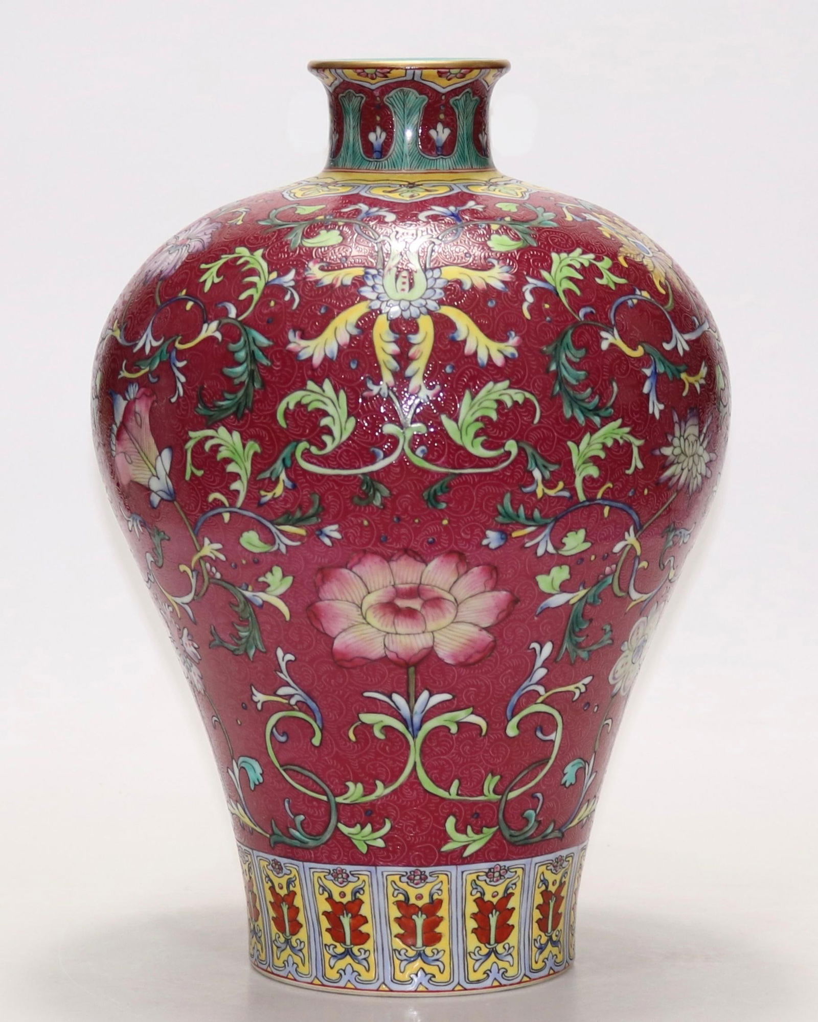 An Exquisite Ruby Red-Glazed Lotus Pattern Vase - 3