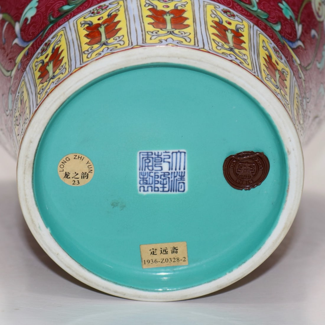 An Exquisite Ruby Red-Glazed Lotus Pattern Vase - 6