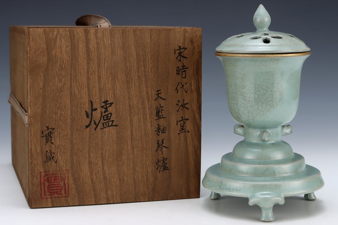 An Exquisite Ru yao Sky Blue Glazed Cover with Gold Tripod Censer: An Exquisite Ru yao Sky Blue Glazed Cover with Gold Tripod Censer,Song Dynasty,China,with Mark,Size:8.6inx5.4in 
