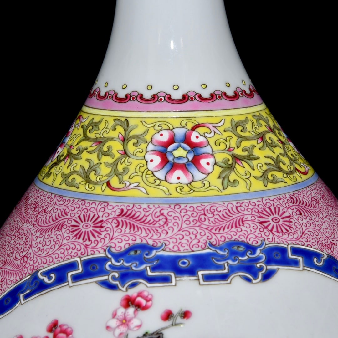 An Exquisite Enamel Flower Pattern Vase - 4
