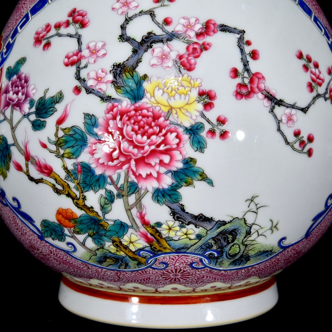An Exquisite Enamel Flower Pattern Vase - 5
