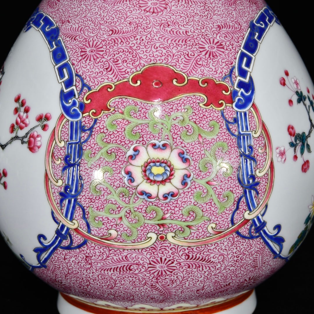 An Exquisite Enamel Flower Pattern Vase - 6