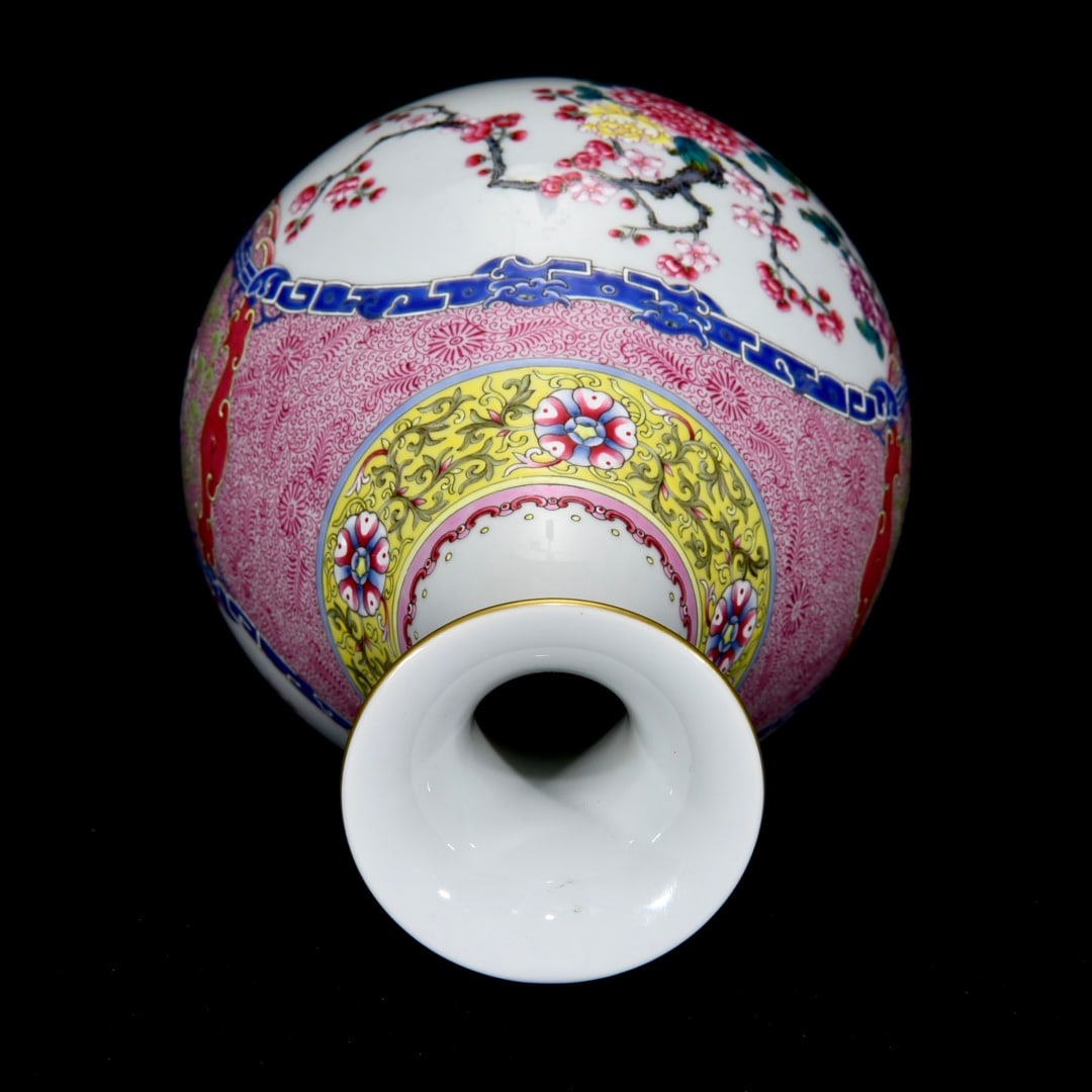 An Exquisite Enamel Flower Pattern Vase - 8