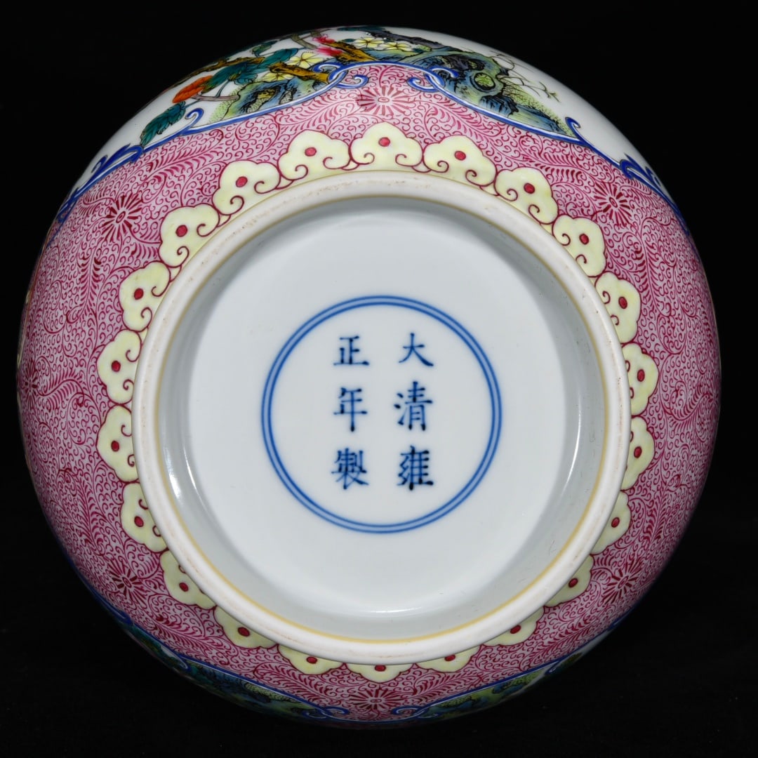 An Exquisite Enamel Flower Pattern Vase - 9