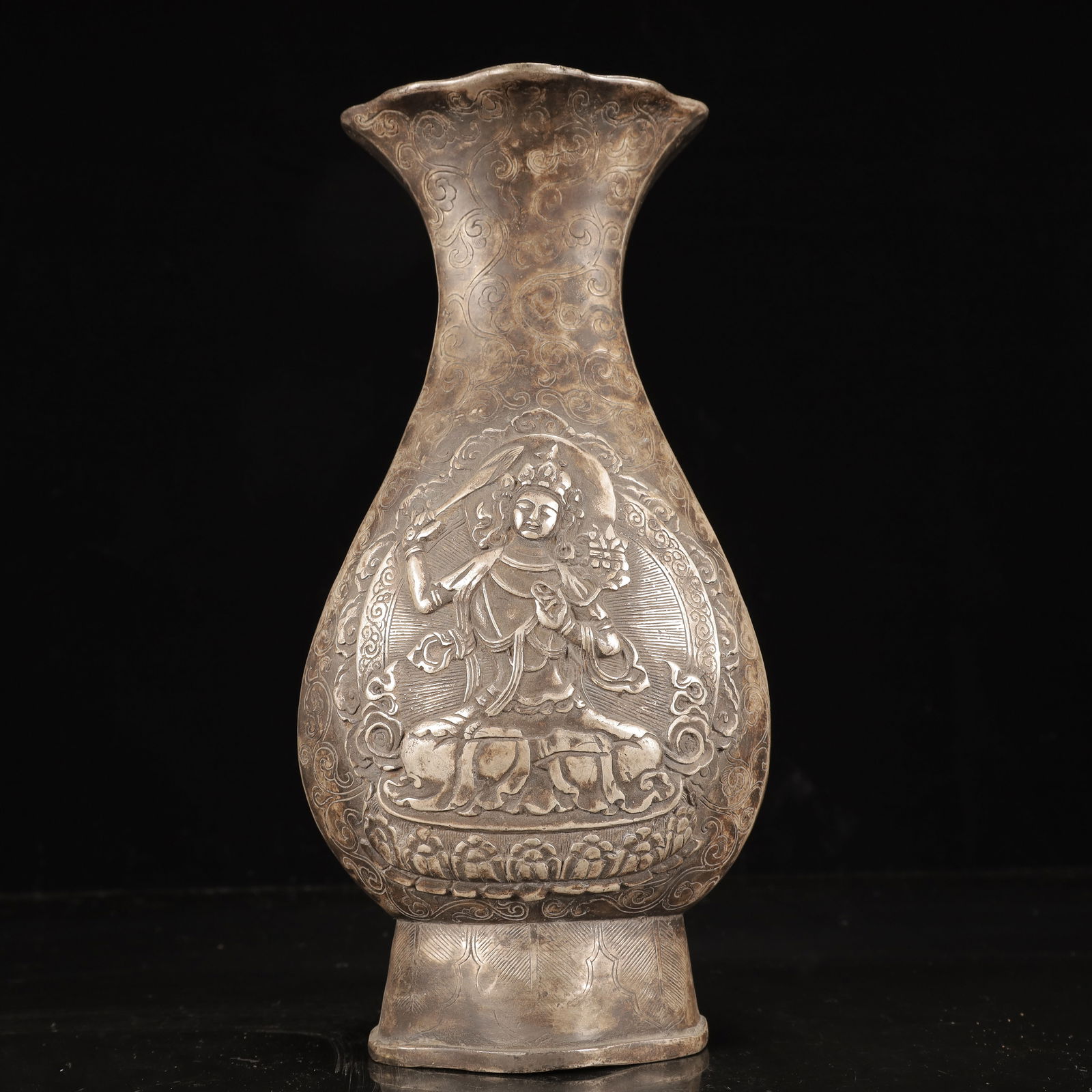 A Rare Silver-plated Copper Buddha Statue Pattern Vase: A Rare Silver-plated Copper Buddha Statue Pattern Vase,Qing Dynasty, China,Size:6.3inx3.9inx11.8in,Weight:2300g 