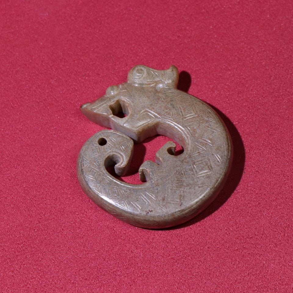 An Exquisite White Jade Dragon Pattern Pendant - 3