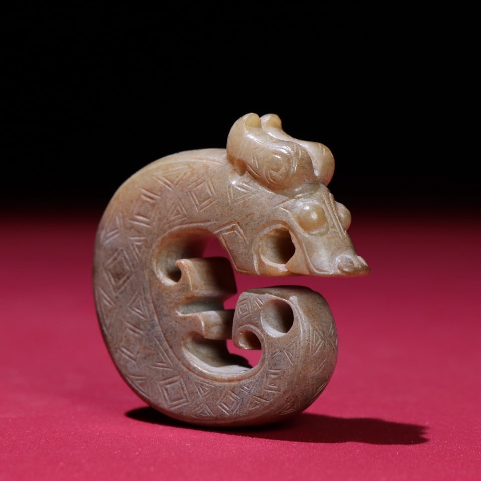 An Exquisite White Jade Dragon Pattern Pendant - 8