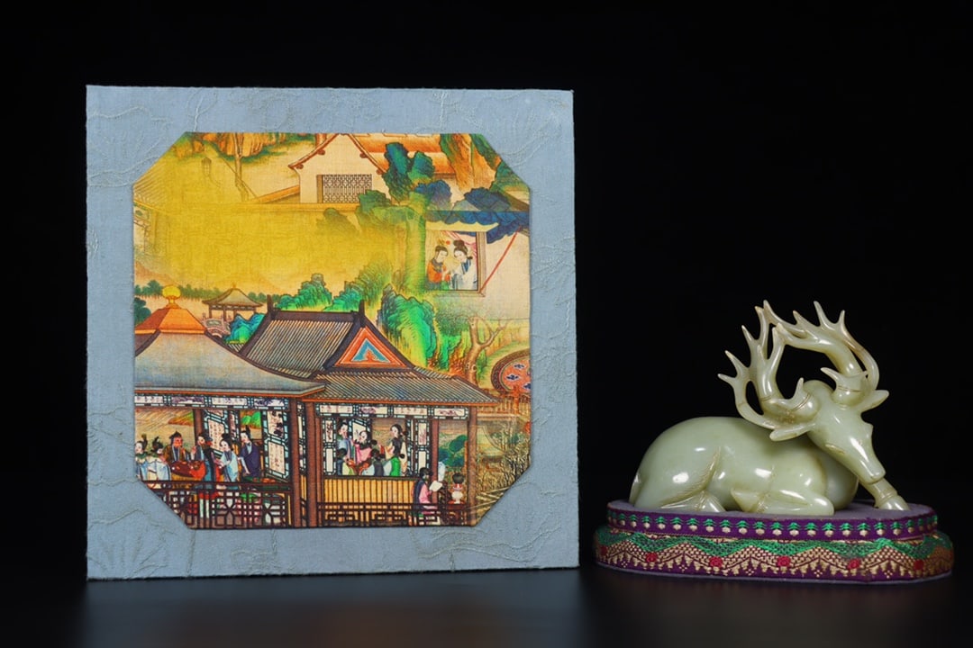 An Exquisite Green Jade Deer Ornament: An Exquisite Green Jade Deer Ornament,Qing Dynasty,China,Size:3.7inx4.7inx2in,Weight:455g 青玉鹿摆件,中国清代