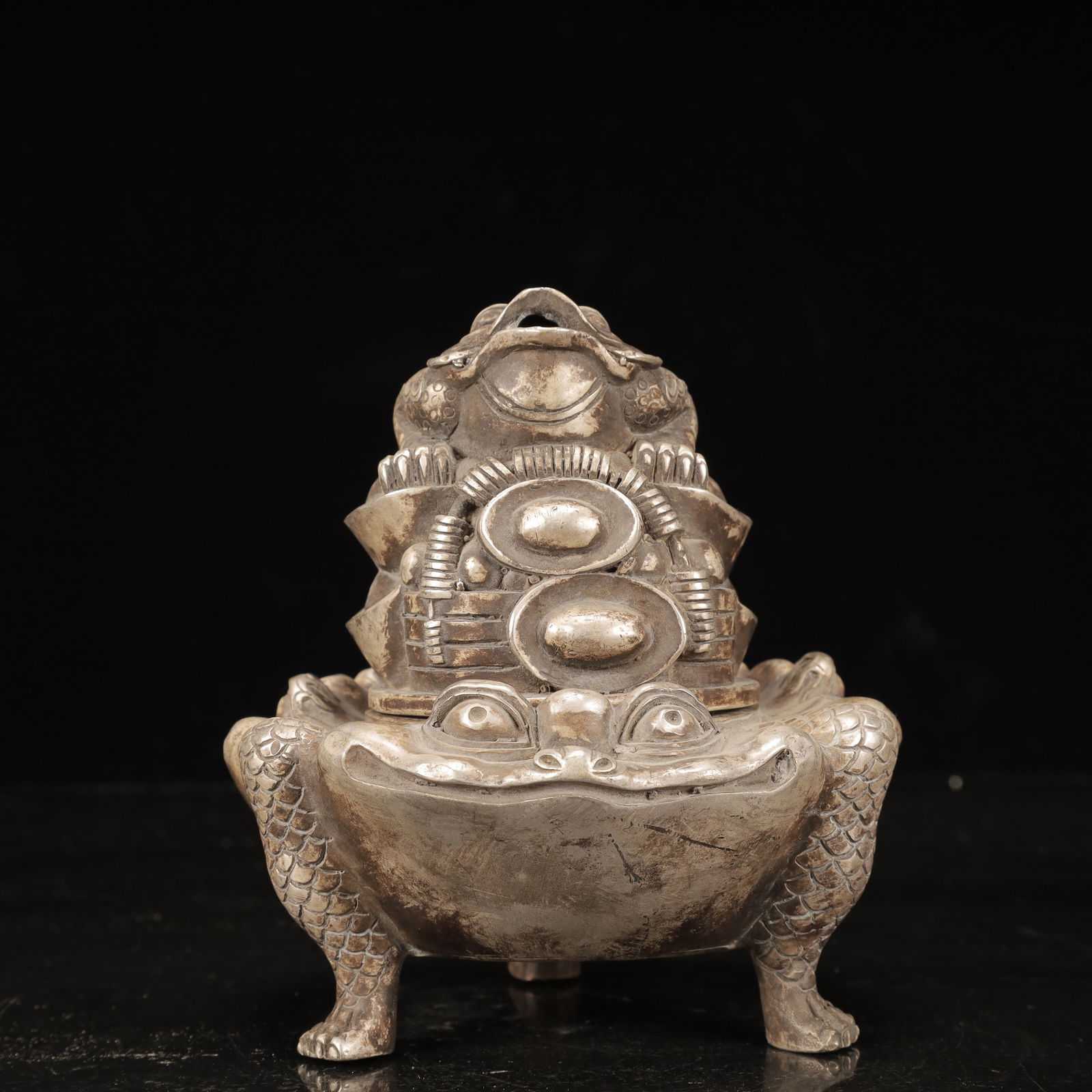 An Exquisite Silver-plated Copper Golden Toad-Shaped Censer (1 of 10)