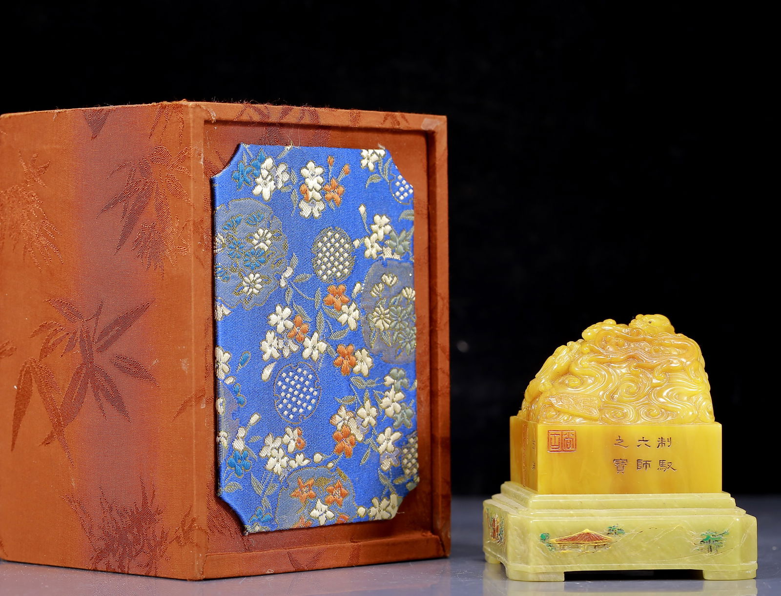 An Exquisite Tianhuang Stone Chi-Dragon Pattern Seal (1 of 11)