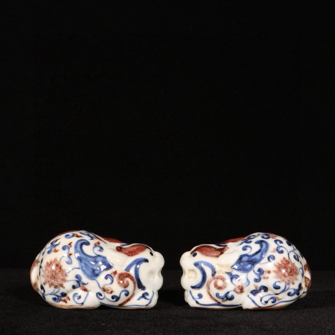 A Pair of Exquisite Blue and White Underglaze-Red Wealth-Attracting Creature Ornaments: A Pair of Exquisite Blue and White Underglaze-Red Wealth-Attracting Creature Ornaments,Ming Dynasty,China,Size:1.6inx2.8ins 