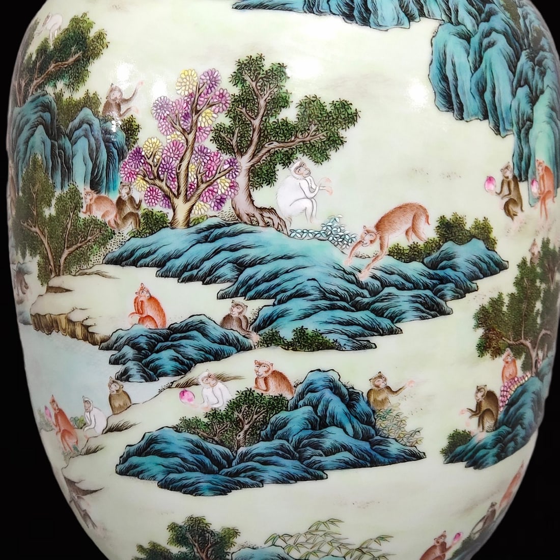 An Exquisite Enamel Monkey Pattern Double-Ears Vase - 7