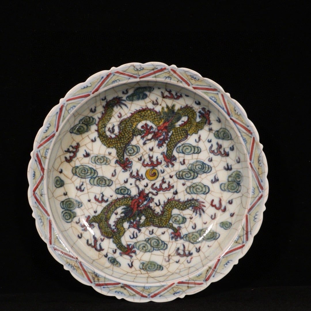 An Exquisite Wucai Auspicious Cloud and Dragon Pattern Plate: An Exquisite Wucai Auspicious Cloud and Dragon Pattern Plate,Qing Dynasty,China,Guangxu Six-character Mark,Size:1.8inx8.9in 