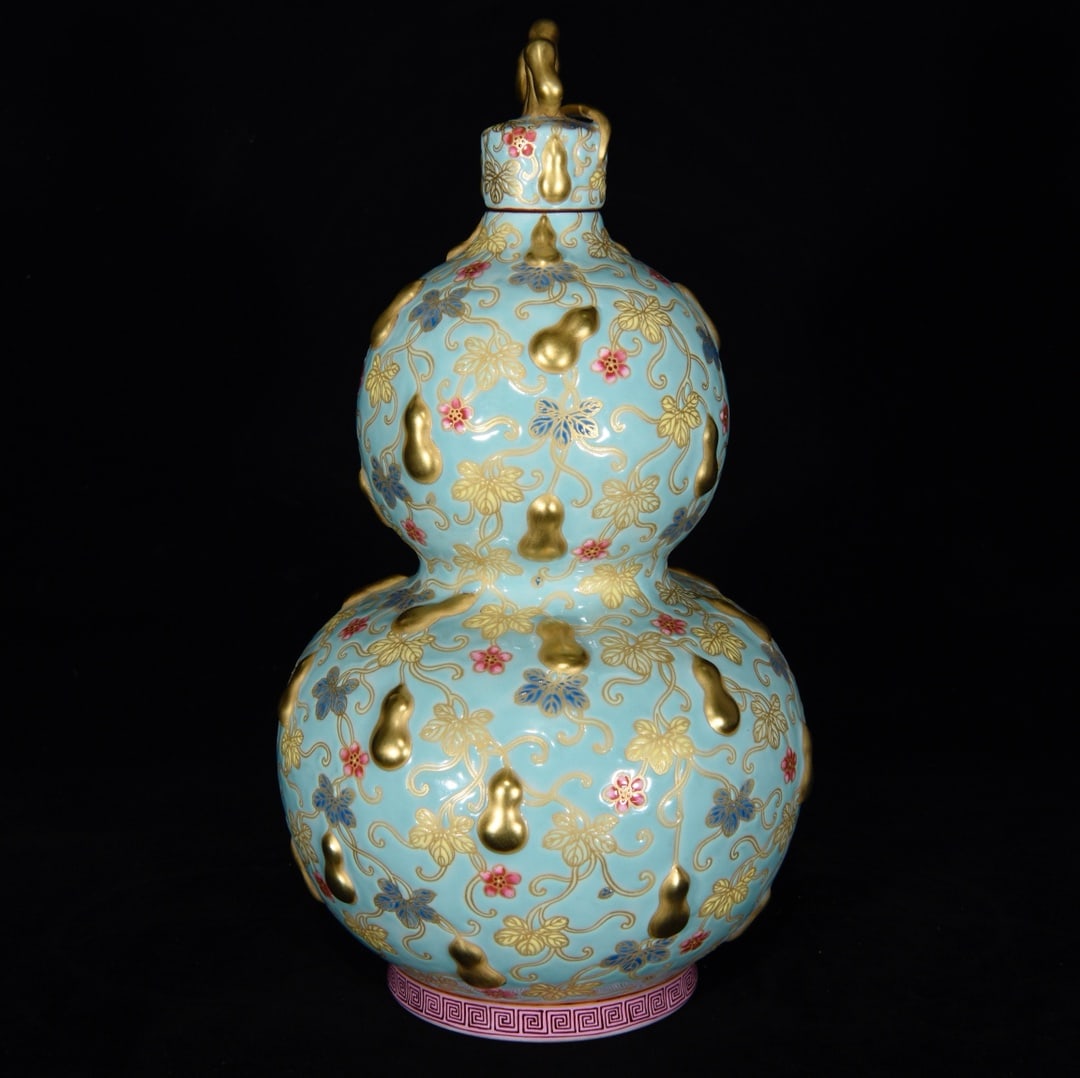 An Exquisite Enamel Gilt Gourd Pattern Gourd-Shaped Vase: An Exquisite Enamel Gilt Gourd Pattern Gourd-Shaped Vase,Qing Dynasty,China,Qianlong Four-Character Mark,Size:11.2inx6.3in 