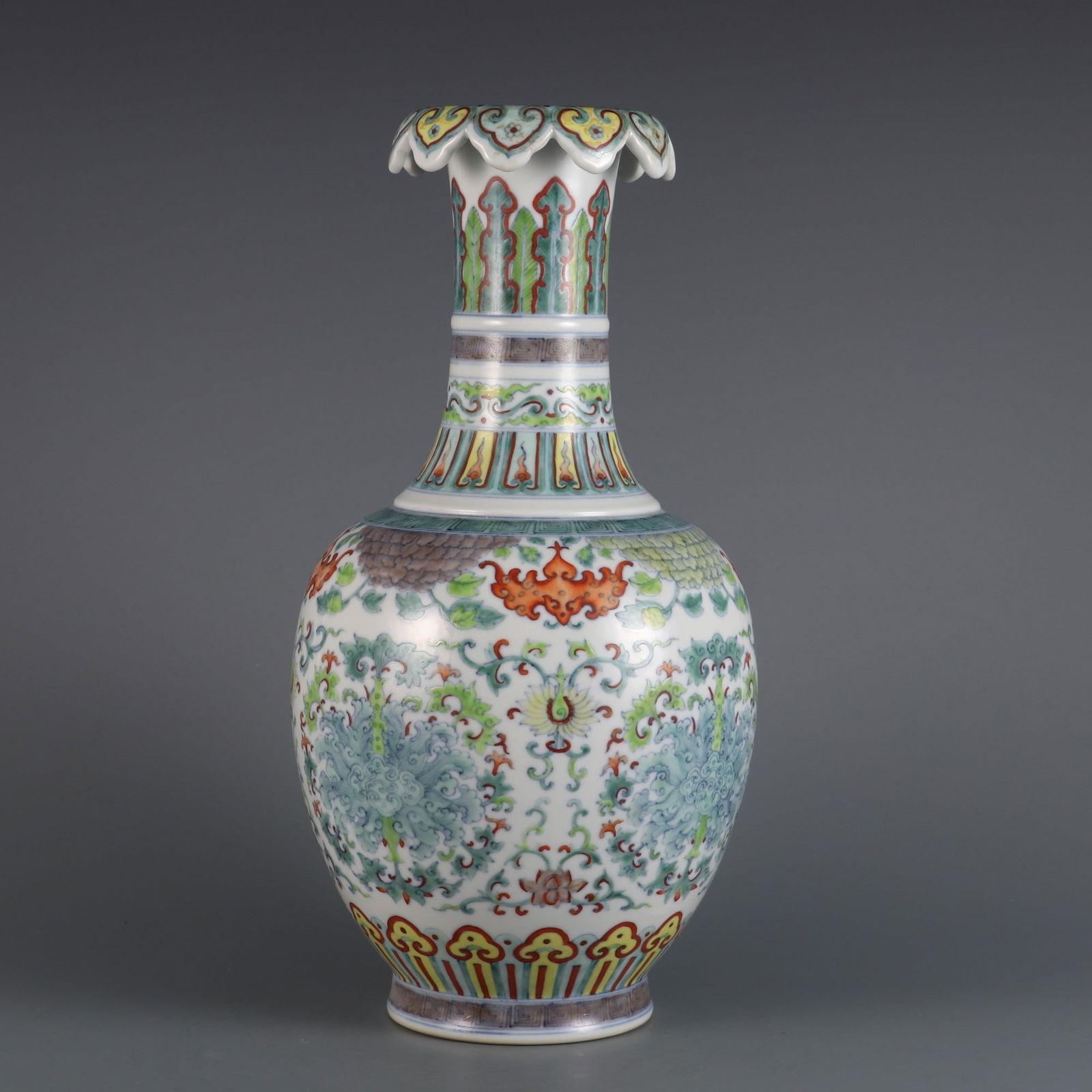 An Exquisite Doucai Peony Pattern Vase (1 of 8)