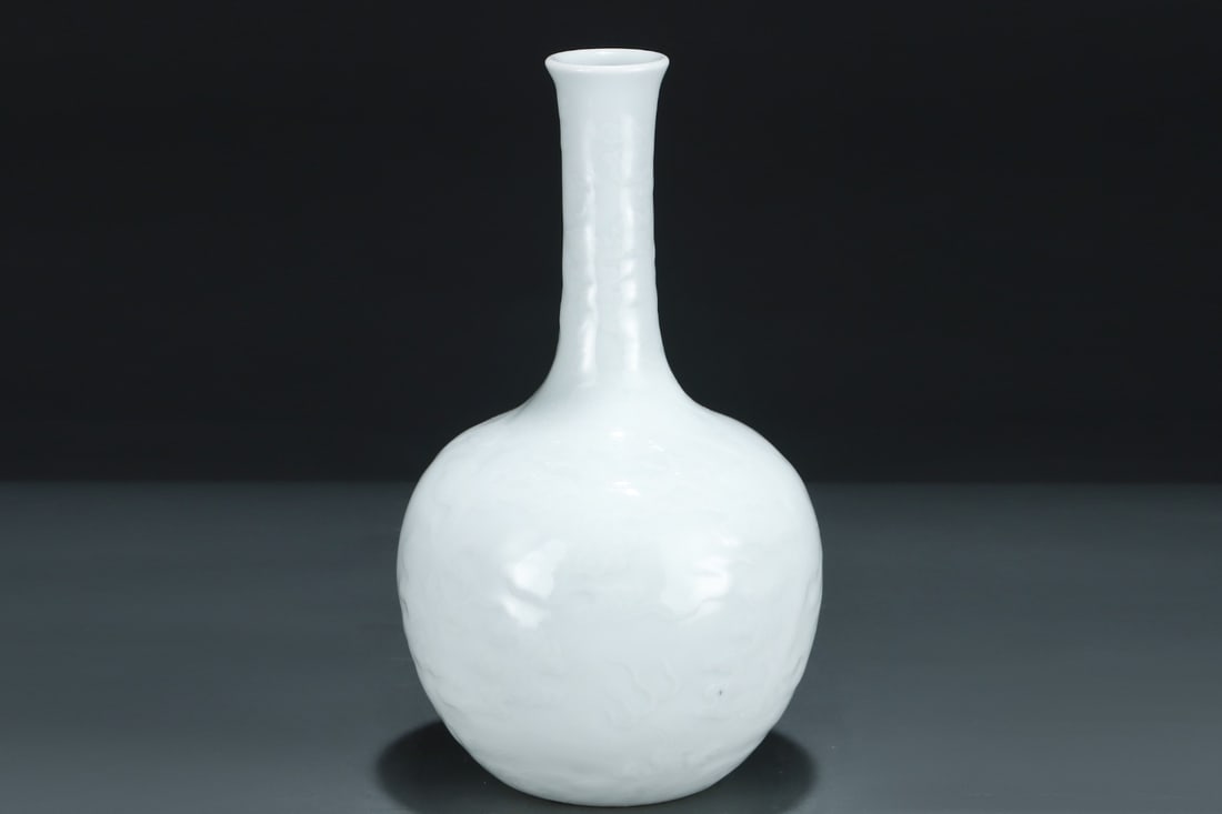 An Exquisite White Glazed Dragon Pattern Vase - 4