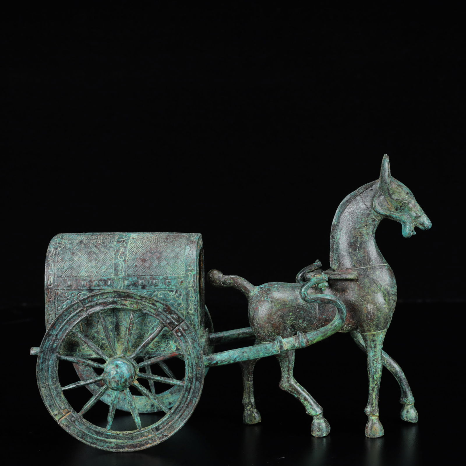 An Archaic Bronze Carriage: An Archaic Bronze Carriage,the Warring States Period in China,Size:8.3inx3.1inx5.9in,Weight:1050g 青铜马车,中国战国时期