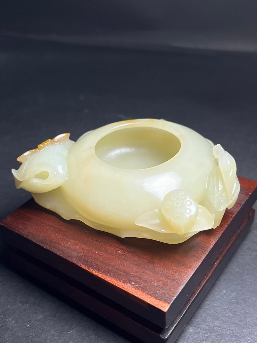 An Exquisite White Jade Dragonfly Pattern Brush Washer - 2