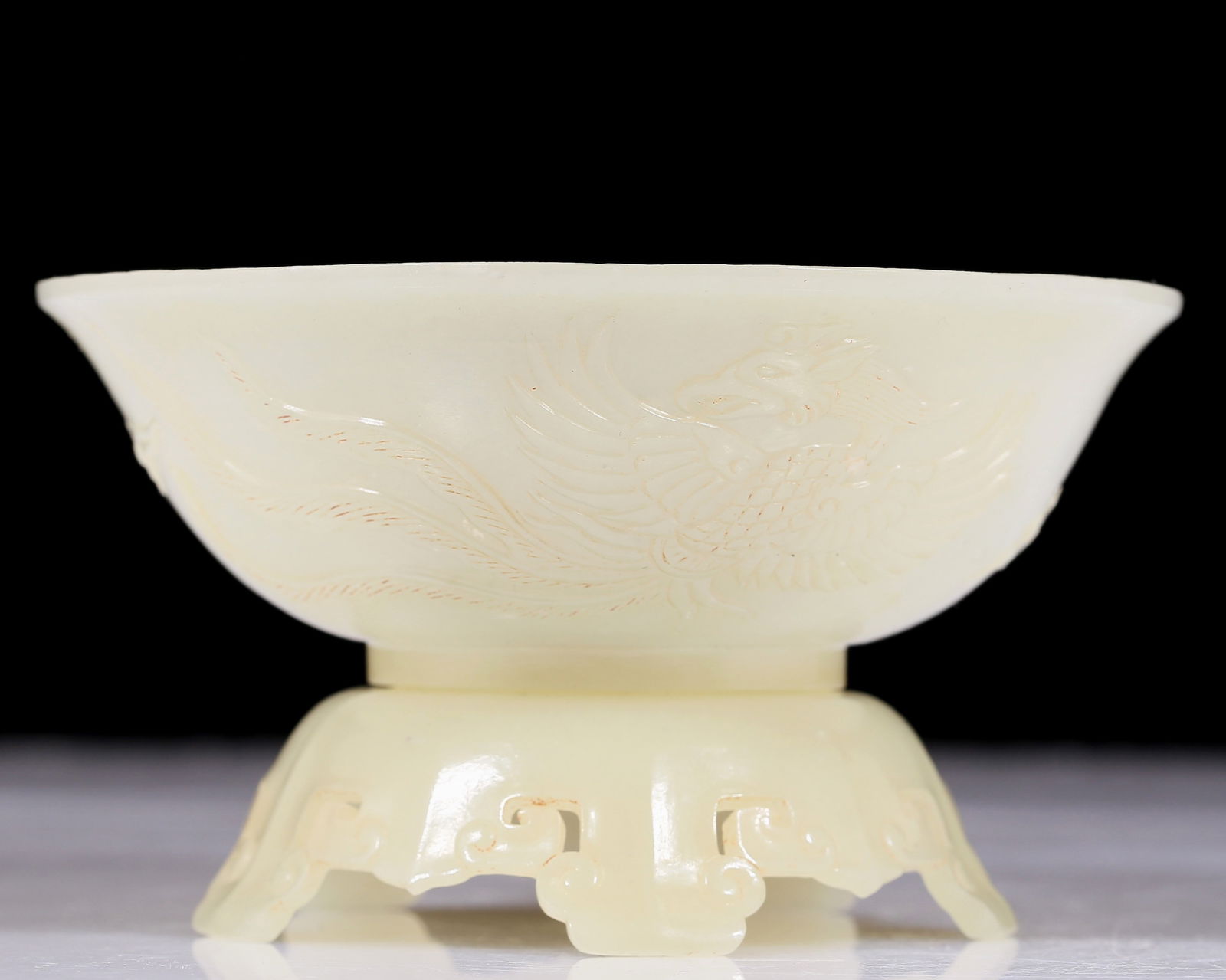An exquisite white jade phoenix pattern bowl: An exquisite white jade phoenix-patterned bowl. The jade shows delicate, warm and lustrous qualities. The craftsmanship is flawless, the design is exquisite, and the carvings are exquisite, showing