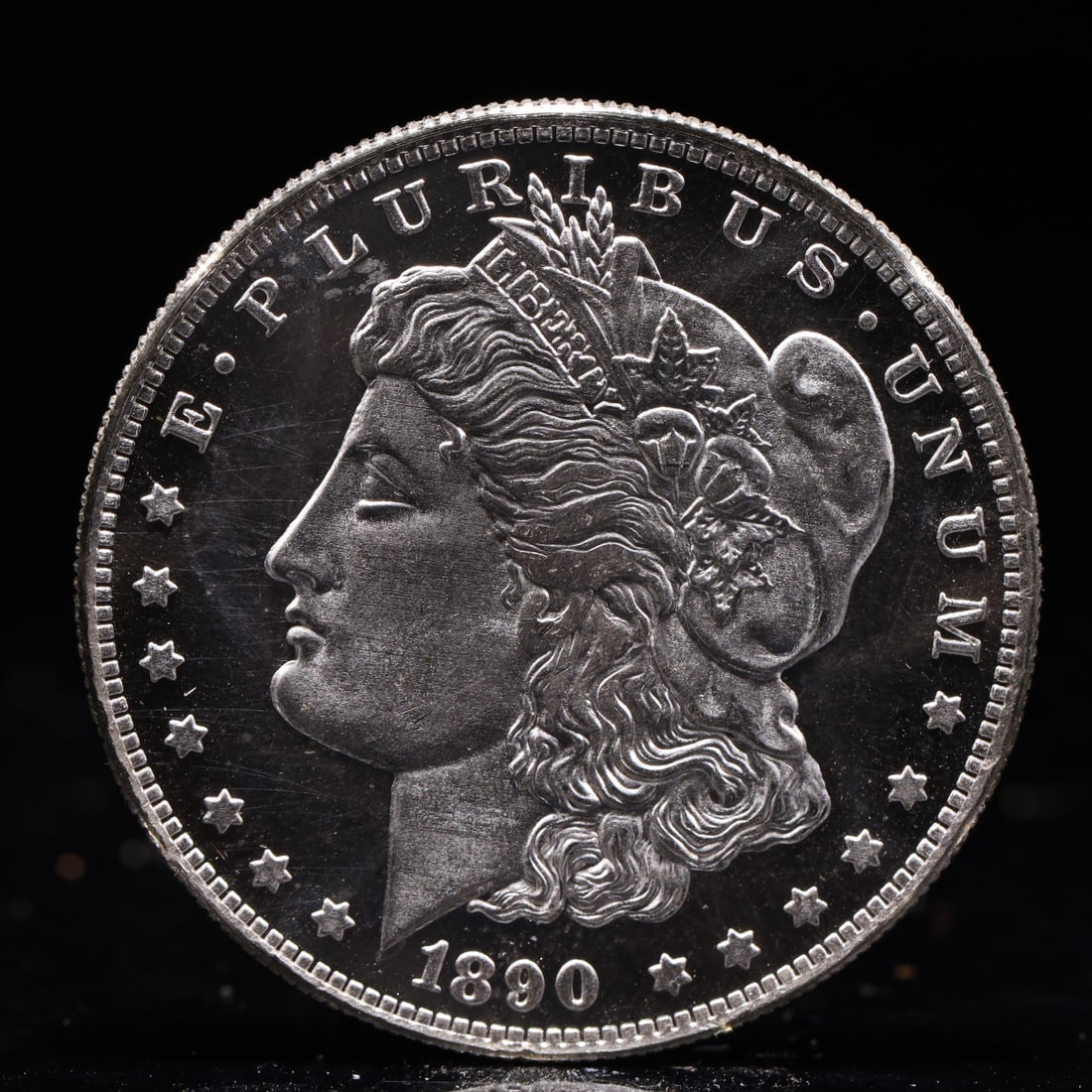 USA Morgan Dollar 1890 Coin: Obv: profile bust with date below and E PLURIBUS UNUM legend and stars around. Rev: eagle with In God we trust above within wreath with UNITED STATES OF AMERICA ONE DOLLAR legend. IN GOD WE TRUST / LI