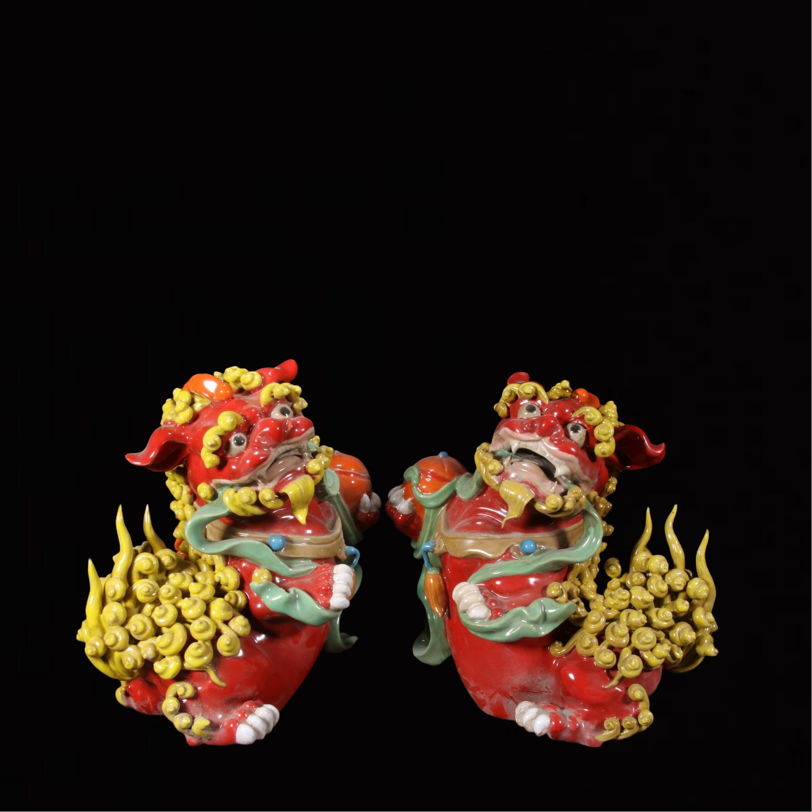 A Pair of Exquisite Shiwan yao Lion Ornaments: A Pair of Exquisite Shiwan yao Lion Ornaments,Qing Dynasty, China,Size:11inx6.7inx10.6in 一对石湾窑狮子摆件,中国清代