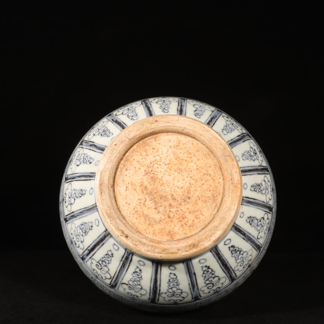 An Exquisite Blue and White Lotus and Phoenix Pattern Vase - 8