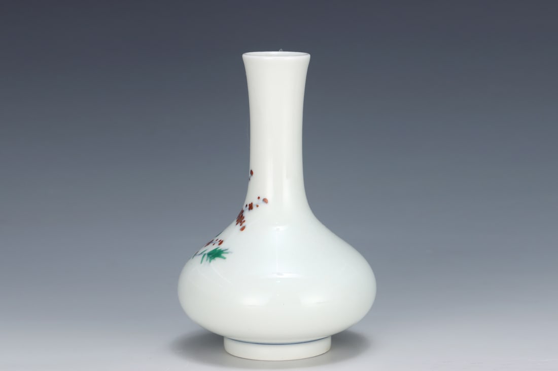 An Exquisite Doucai Flower Pattern Vase - 3