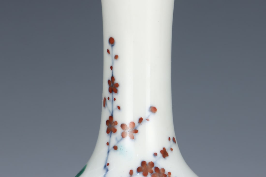 An Exquisite Doucai Flower Pattern Vase - 4
