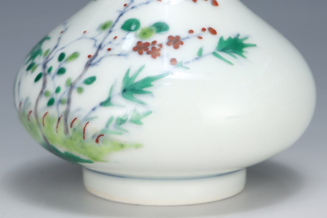 An Exquisite Doucai Flower Pattern Vase - 5
