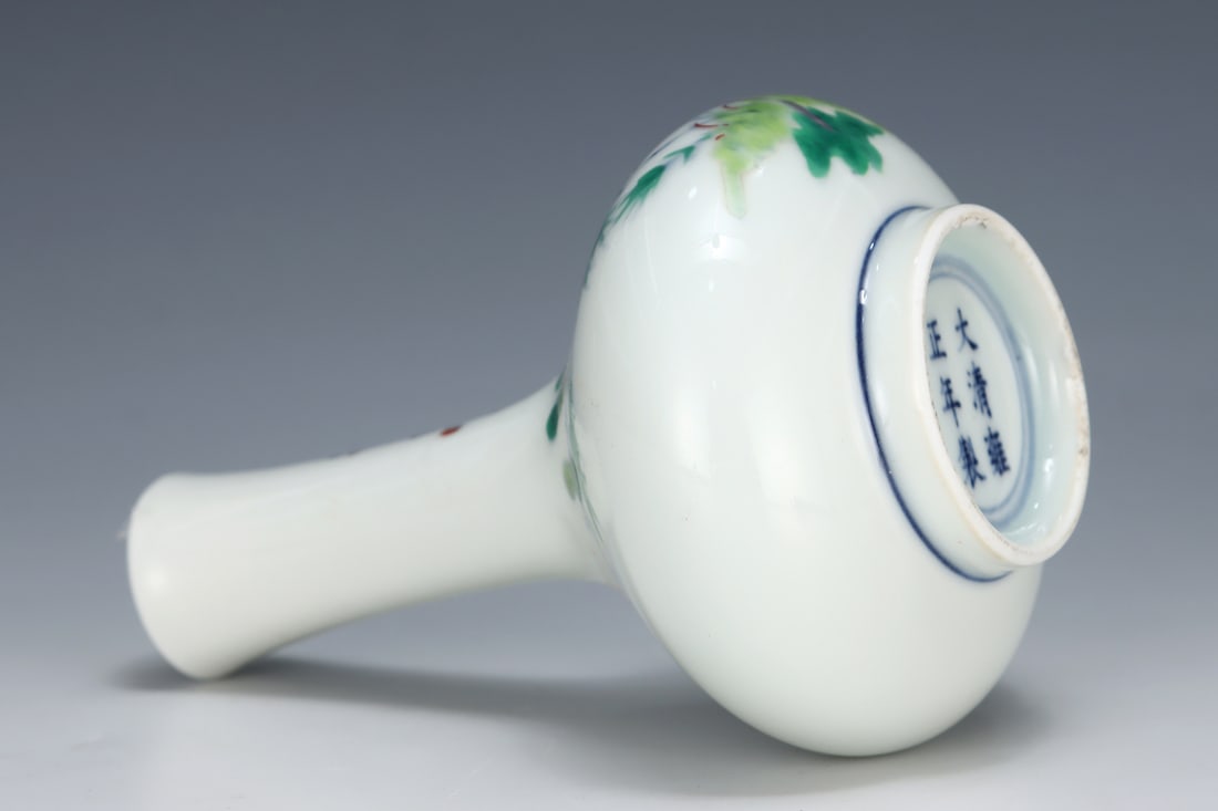 An Exquisite Doucai Flower Pattern Vase - 7