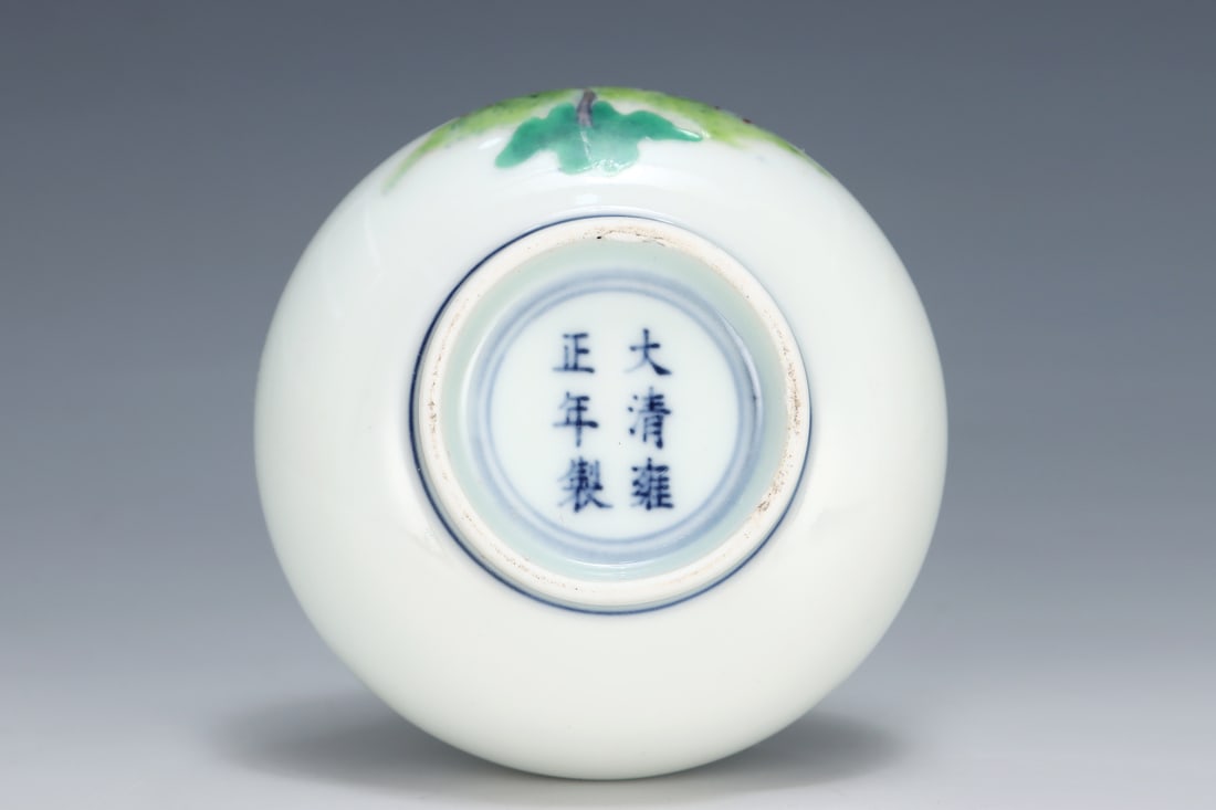 An Exquisite Doucai Flower Pattern Vase - 8