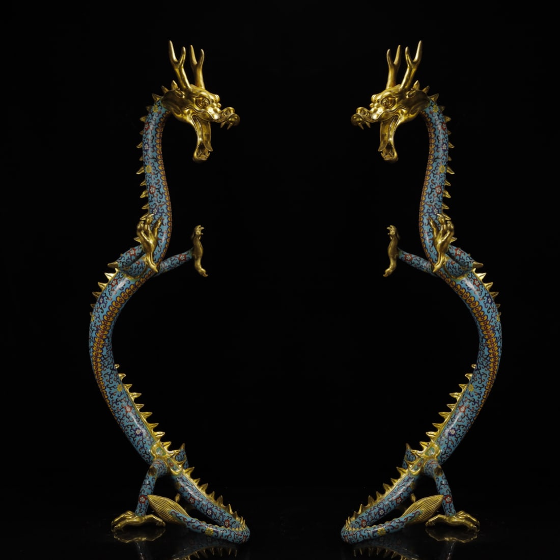 A Pair of Rare Cloisonne Flower Pattern Dragon Ornament: A Pair of Rare Cloisonne Flower Pattern Dragon Ornament,Qing Dynasty,China,Size:16.1inx17.7inx46.5in,Weight:22100g 
