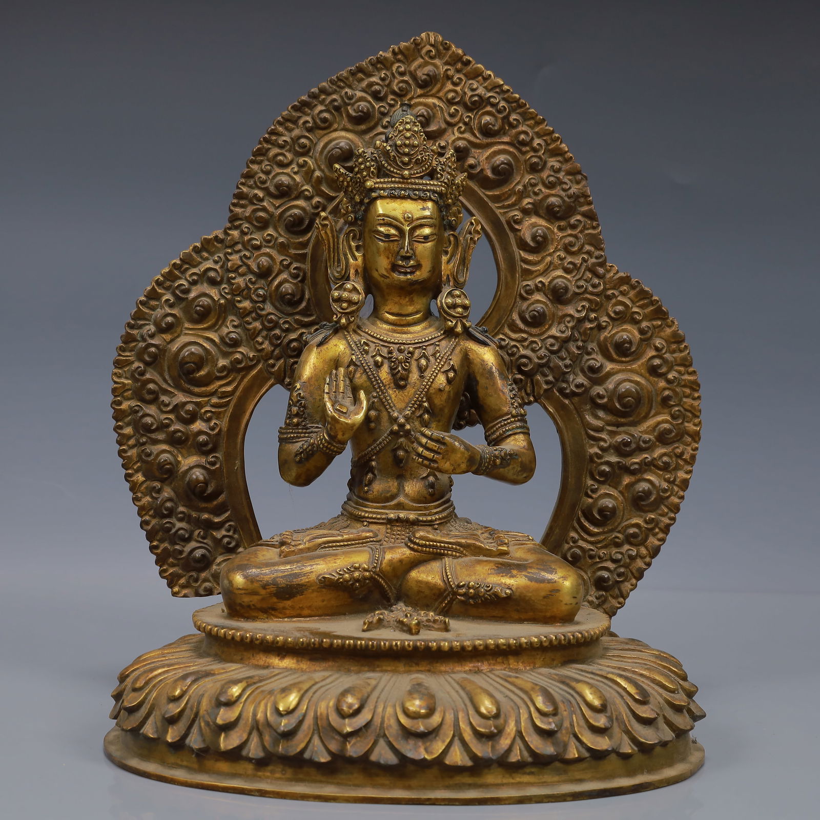 An Exquisite Gilt Bronze Statue of Bodhisattva: An Exquisite Gilt Bronze Statue of Bodhisattva,Qing Dynasty, China,Size:9.4inx7.1inx10.2in,Weight:4550g 铜鎏金菩萨像,中国清代