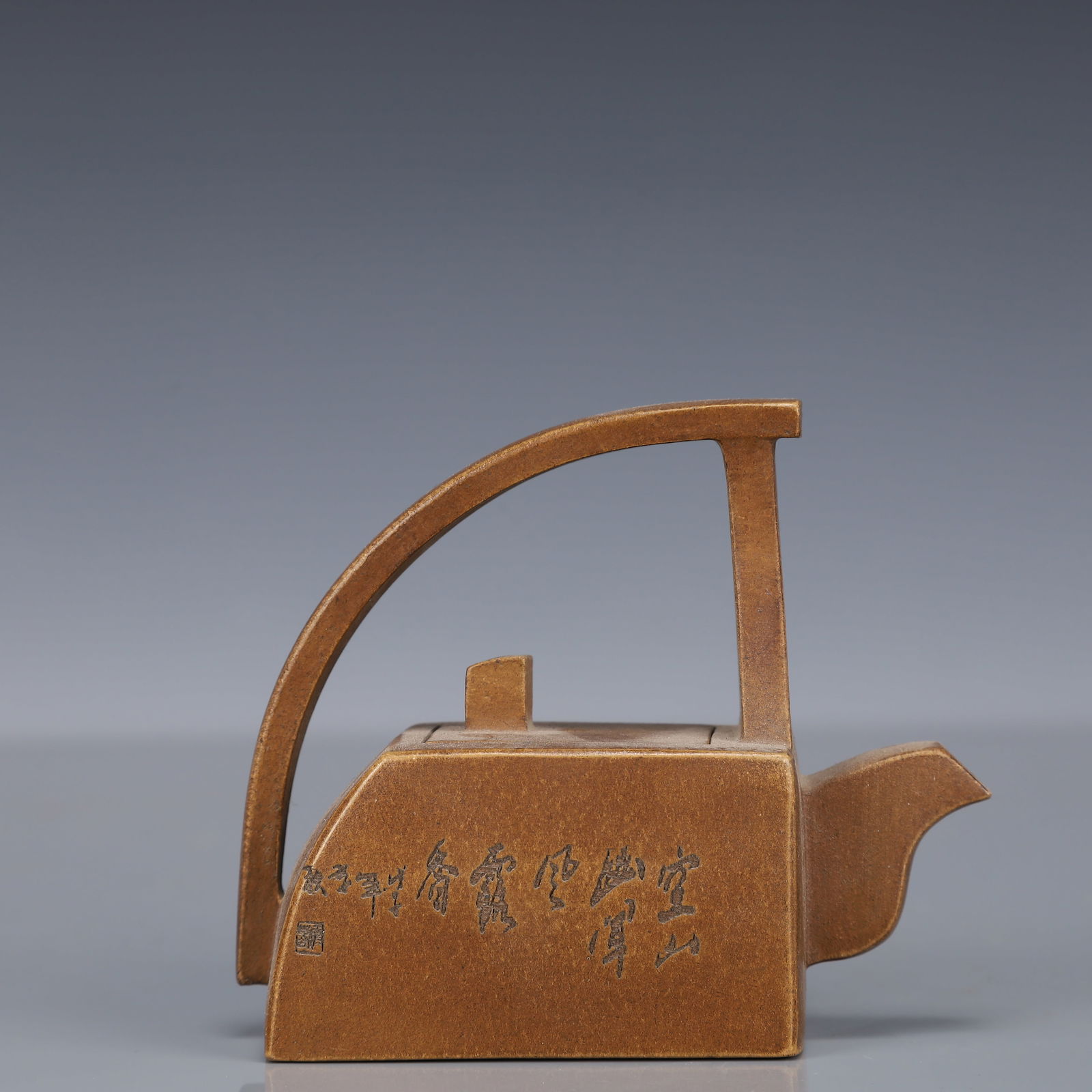 An Exquisite Purple Sands Flower Pattern Teapot, With poem: An Exquisite Purple Sands Flower Pattern Teapot, With poem,Qing Dynasty, China,Qianlong Six-character Mark,Size:3.7inx1.8inx3.1in,Weight:126g 