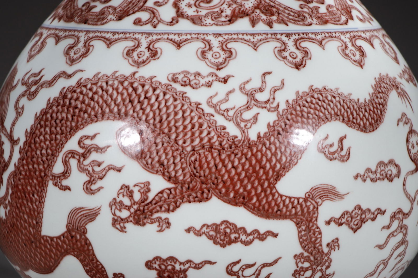 An Exquisite Underglaze-Red Auspicious Cloud and Dragon Pattern Vase - 5