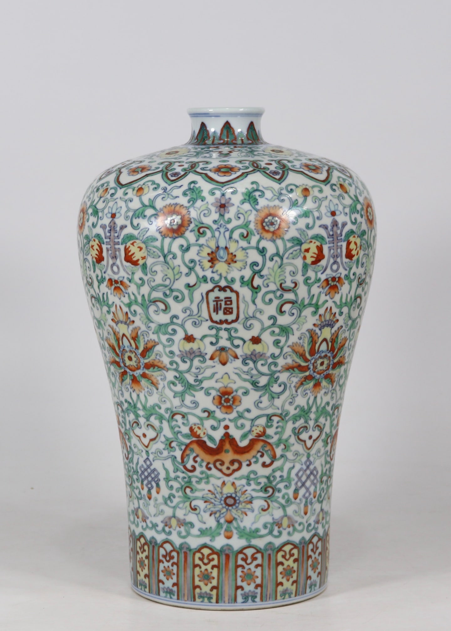 An Exquisite Doucai Lotus Pattern Vase - 2