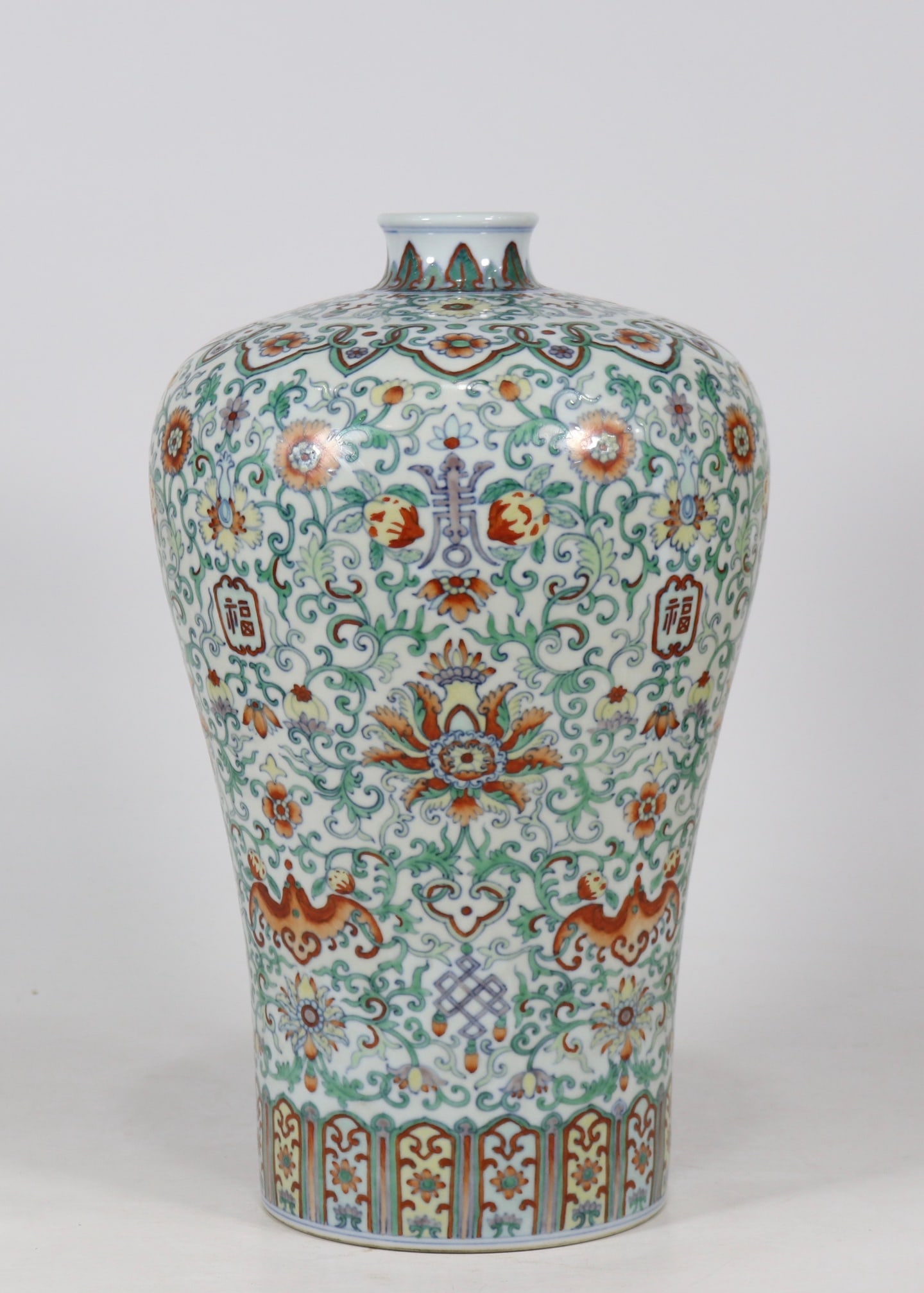An Exquisite Doucai Lotus Pattern Vase - 3