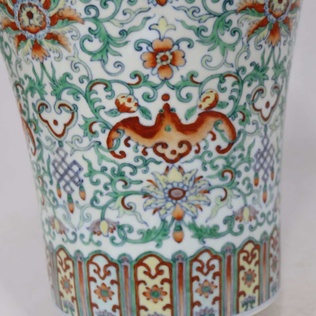 An Exquisite Doucai Lotus Pattern Vase - 8