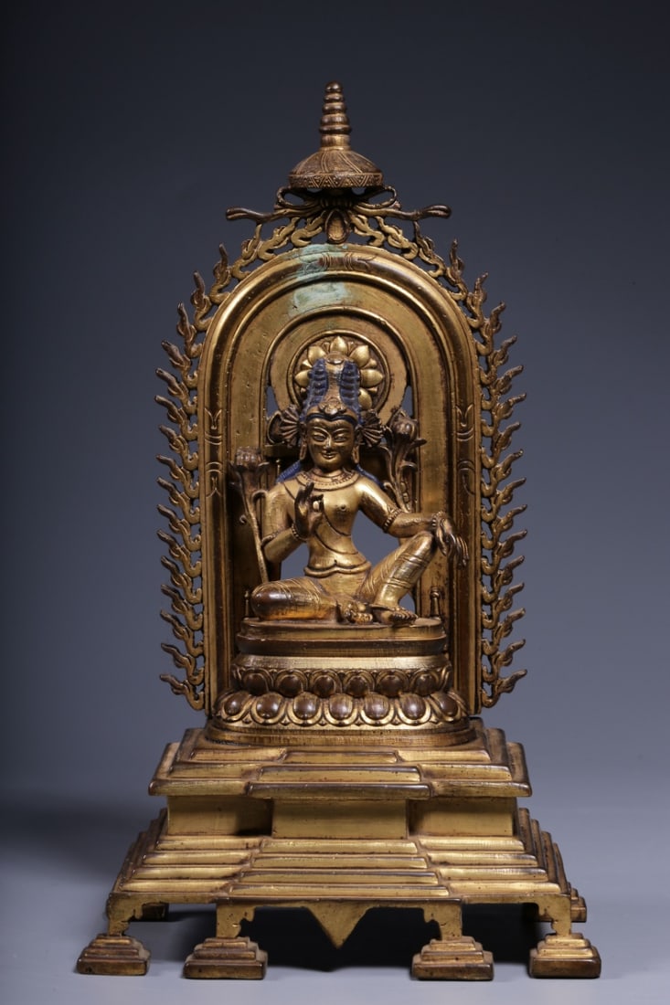 A Rare Gilt Bronze Statue of Avalokitesvara: A Rare Gilt Bronze Statue of Avalokitesvara,Qing Dynasty, China,Size:6.9inx3.9inx2.8in,Weight:719g 铜鎏金观音像,中国清代