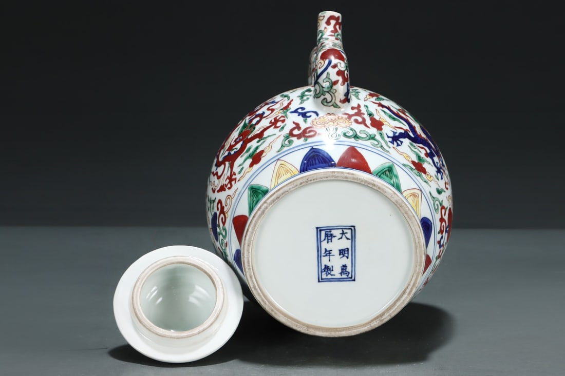 An Exquisite Wucai Auspicious Cloud and Dragon Pattern Loop-Handled Pot,with Chinese Vertical Scroll - 5