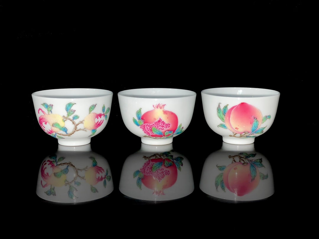 A Set of Exquisite Enamel Pomegranate Pattern Cups: A Set of Exquisite Enamel Pomegranate Pattern Cups,Qing Dynasty,China,Qianlong Four-character Mark,Size:2.4inx1.6in 