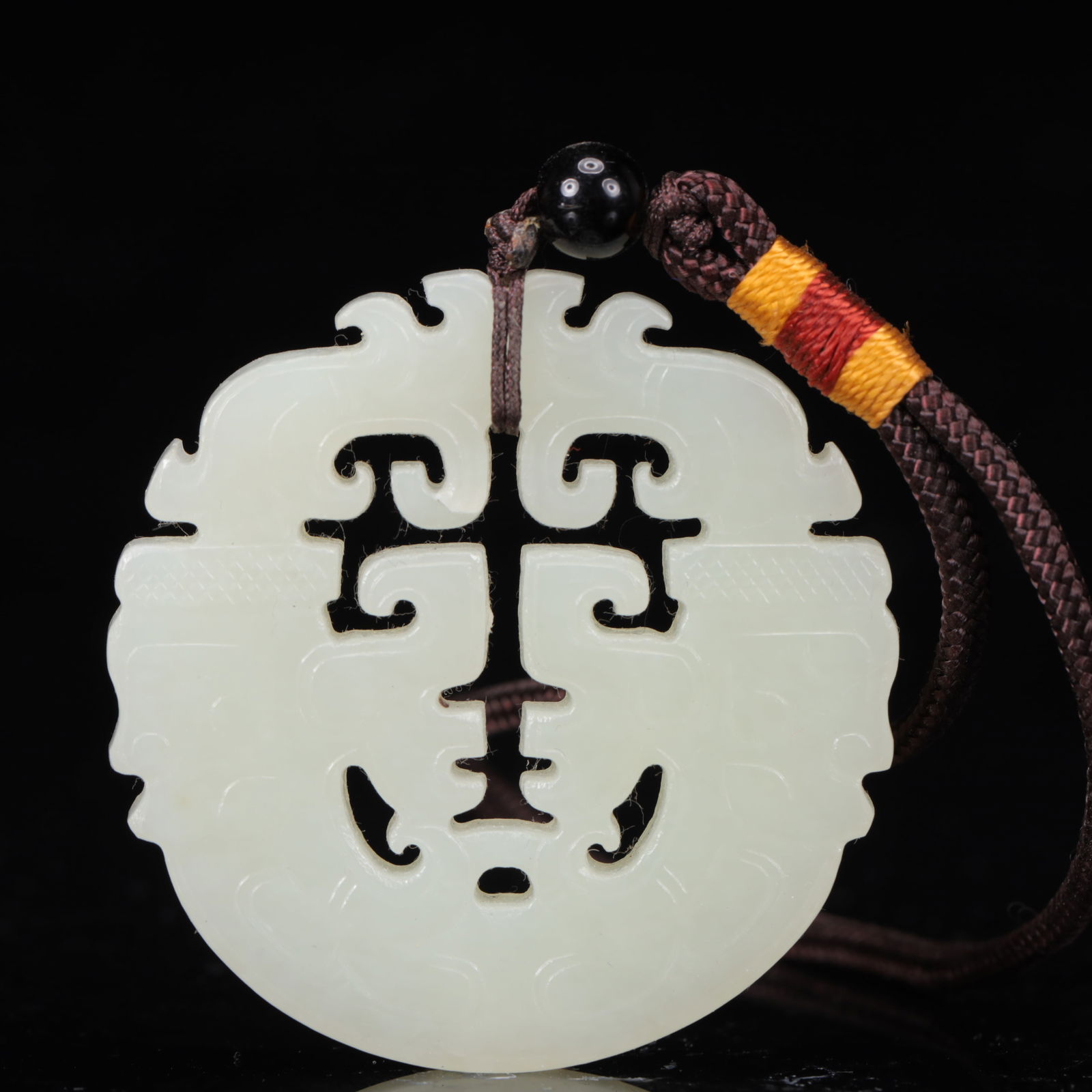 An Exquisite White Jade Chi-Dragon Pattern Pendant: An Exquisite White Jade Chi-Dragon Pattern Pendant,Qing Dynasty, China,Size:2.2inx0.2in,Weight:36g 白玉螭龙纹挂件,中国清代